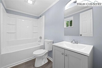 1175 Bamboo Rd, Unit 1 in Boone, NC - Foto de edificio - Building Photo