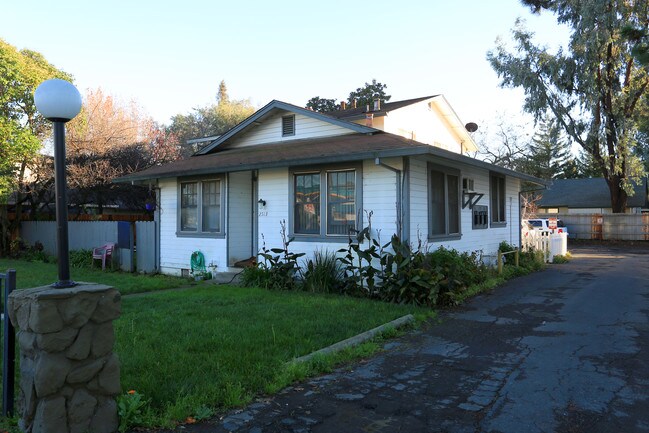 Napa Garden Apartments in Napa, CA - Building Photo - Building Photo