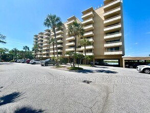 5701 Mariner St in Tampa, FL - Foto de edificio - Building Photo