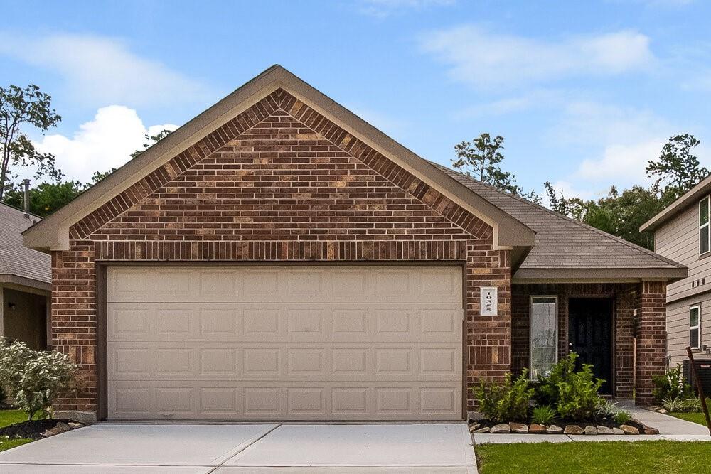 10355 Leafy Autumn Path in Houston, TX - Building Photo