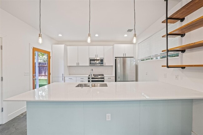 600 W Odell St in Austin, TX - Building Photo - Building Photo