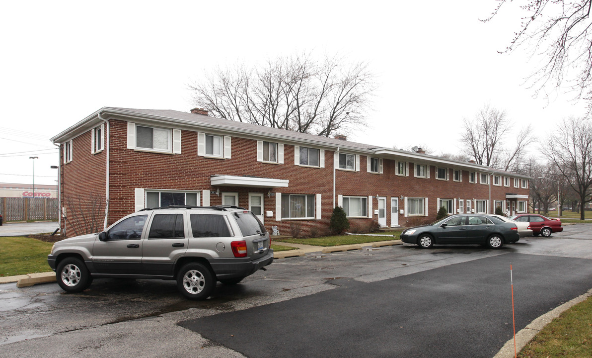 940-948 N Boxwood Dr in Mount Prospect, IL - Building Photo