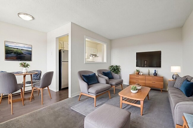 Meridian Garden Apartments in Denver, CO - Building Photo - Building Photo