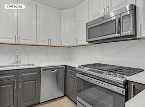 301 E 87th St in New York, NY - Building Photo - Building Photo