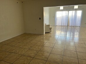 6955 W 2nd Ln in Hialeah, FL - Building Photo - Building Photo