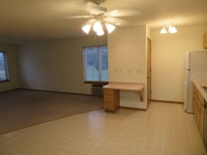 584 W State St in Hartford, WI - Building Photo - Building Photo