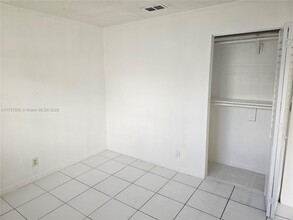 2435 NW 8th Pl in Fort Lauderdale, FL - Building Photo - Building Photo