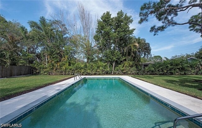 1281 Diana Ave in Naples, FL - Building Photo - Building Photo