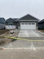 84 Huntington Dr in Iowa City, IA - Building Photo
