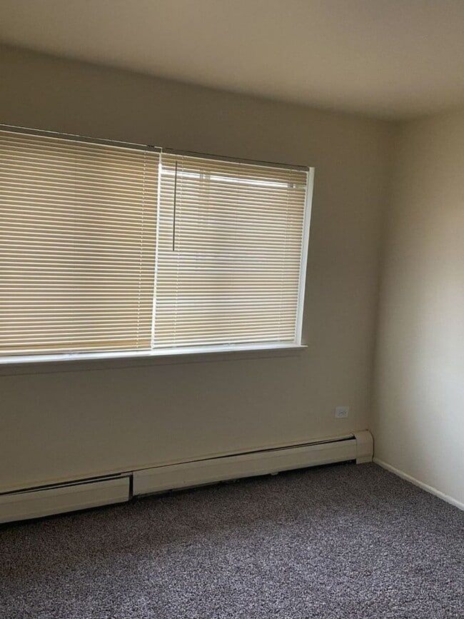 2337 John Rolfe Dr in Schaumburg, IL - Building Photo - Building Photo
