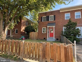 3753 Mark Dr in Alexandria, VA - Building Photo