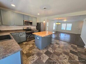 4239 Oak Pointe Dr in Winston-Salem, NC - Building Photo - Building Photo