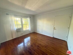 883 N Hoover St in Los Angeles, CA - Building Photo - Building Photo