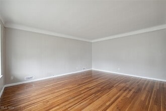 5339 Elmwood Ave in Maple Heights, OH - Foto de edificio - Building Photo