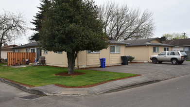 Northwest Housing 8 in Molalla, OR - Building Photo - Building Photo