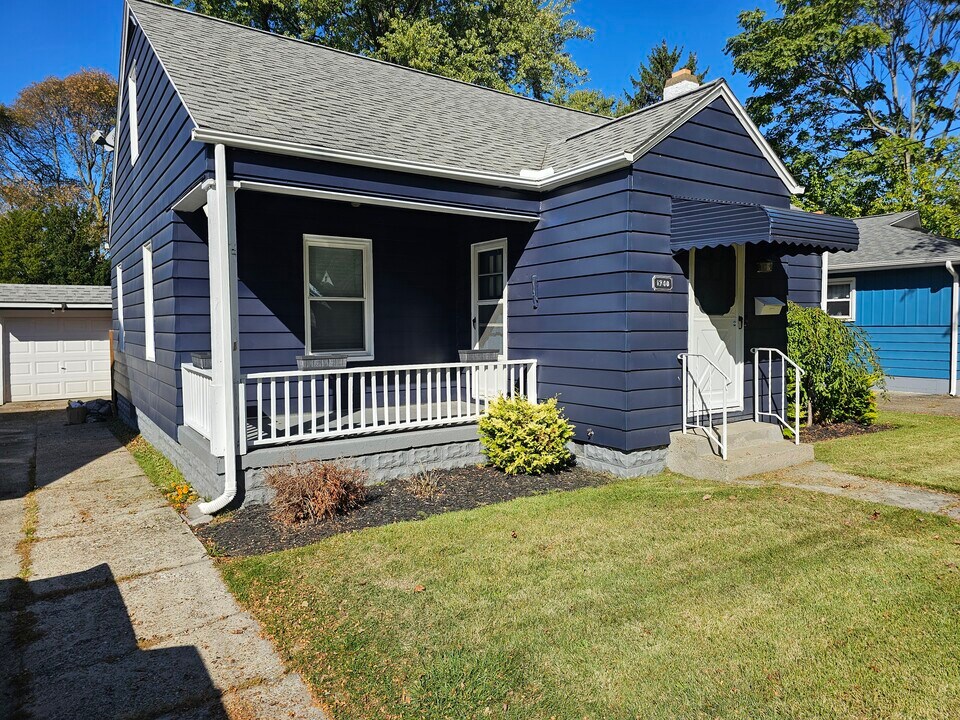 1740 Fairmount Pky in Erie, PA - Building Photo