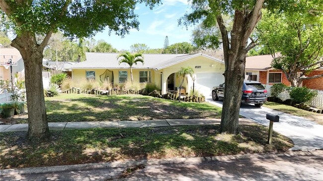 2248 Winchester Dr in Dunedin, FL - Building Photo - Building Photo