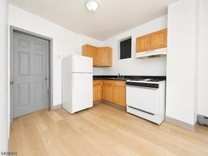 840 Mt Prospect Ave in Newark, NJ - Building Photo - Building Photo