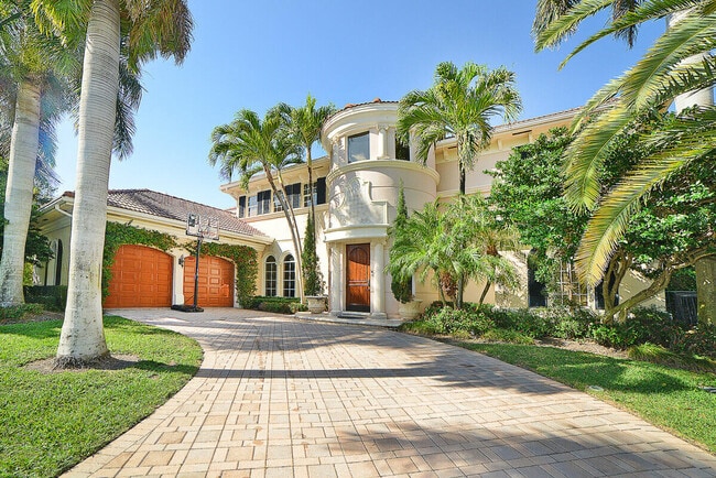 property at 961 Banyan Dr