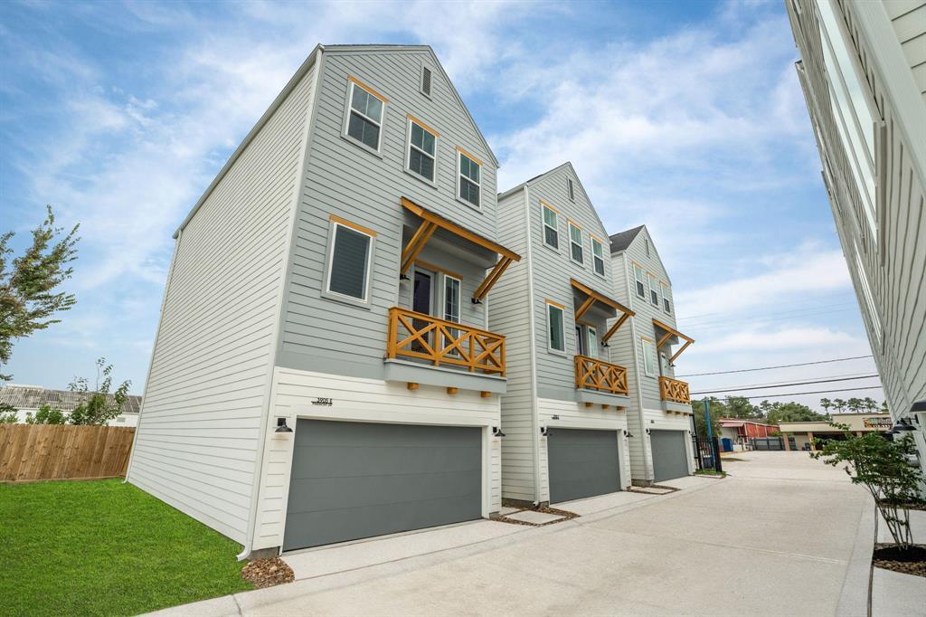 3905 Pinemont Dr in Houston, TX - Foto de edificio