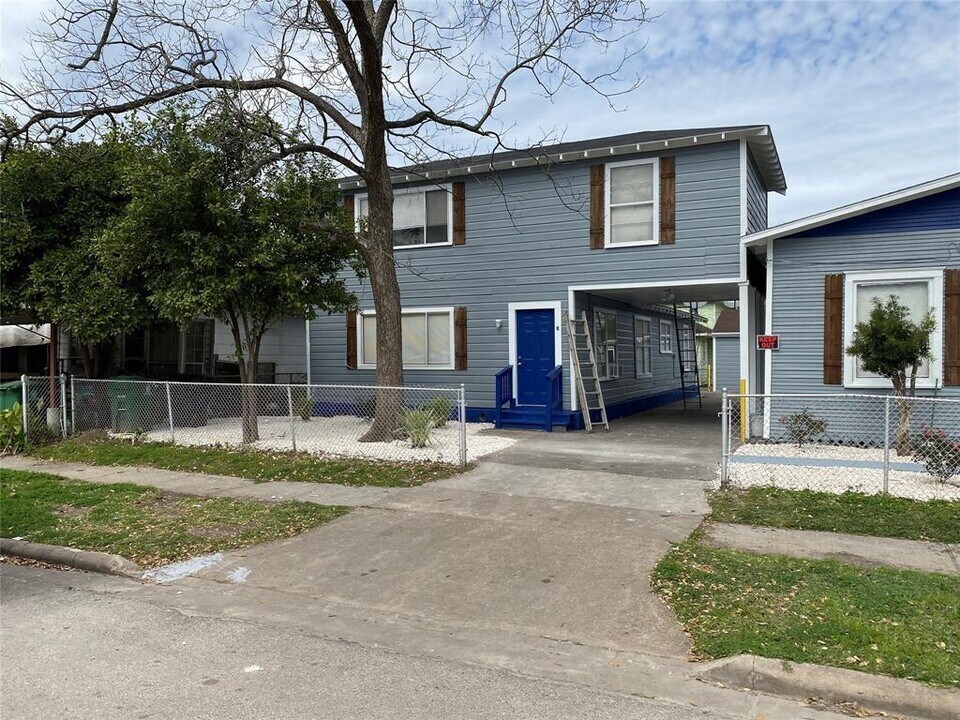7427 Avenue I-Unit -E in Houston, TX - Building Photo