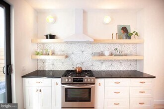 2539 Collins St in Philadelphia, PA - Building Photo - Building Photo