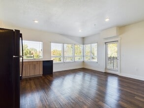 Hart Apartments in Clearfield, UT - Foto de edificio - Building Photo