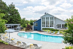 Chase Heritage in Sterling, VA - Building Photo