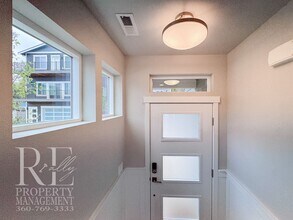 131 Blackfish Ct in Bremerton, WA - Building Photo - Building Photo