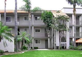 Baker Gardens in Placentia, CA - Foto de edificio - Building Photo