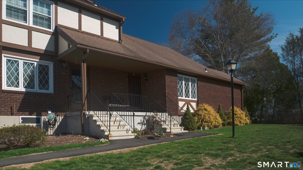 23 Derbyshire in Derby, CT - Building Photo