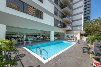 10445 Wilshire Blvd in Los Angeles, CA - Building Photo - Building Photo