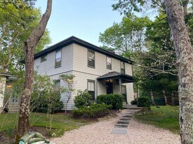 28 Wolf Way in East Hampton, NY - Building Photo