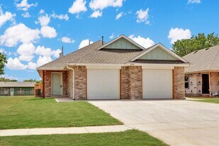 1324 SW New York Ave in Lawton, OK - Building Photo