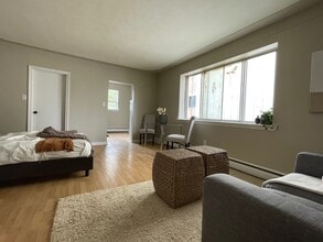 215 Jackson St W in Hamilton, ON - Building Photo - Building Photo
