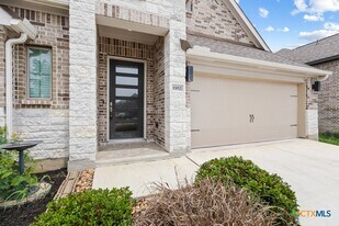 1952 Highland in Seguin, TX - Building Photo