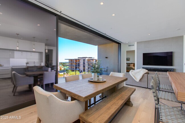 6302 E Camelback Rd in Scottsdale, AZ - Building Photo - Building Photo
