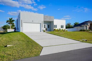 5 SW 26th Pl in Cape Coral, FL - Building Photo