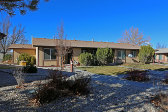 Yerington Manor Apartments in Yerington, NV - Foto de edificio - Building Photo