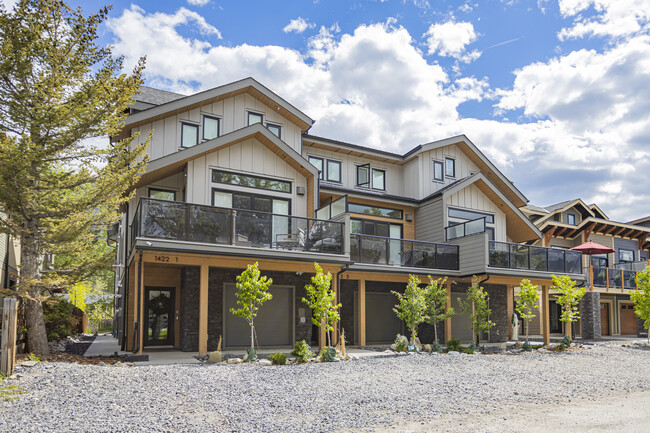 1418 2 Av in Canmore, AB - Building Photo - Building Photo