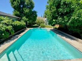 4264 Jane St, Unit House in Redding, CA - Building Photo