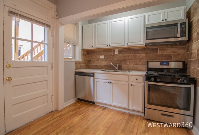 1624 W Sherwin Ave in Chicago, IL - Building Photo - Building Photo