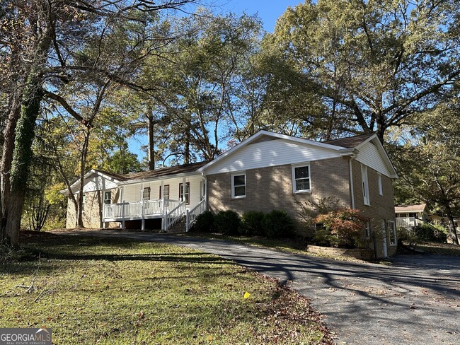 1897 Englewood Way SW in Snellville, GA - Foto de edificio - Building Photo