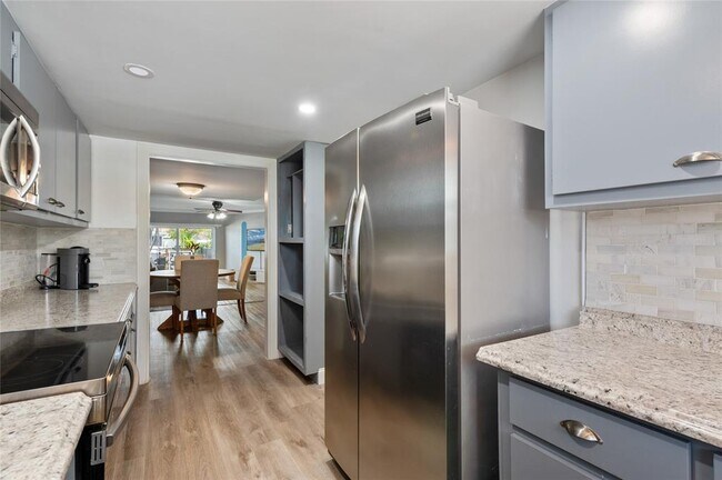 1861 SE 4th St in Pompano Beach, FL - Foto de edificio - Building Photo
