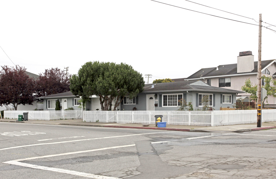 620-630 Mill St in Half Moon Bay, CA - Building Photo