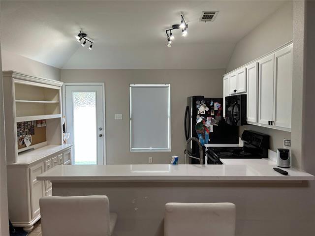 1949 Sampsell Dr in Grand Prairie, TX - Building Photo - Building Photo