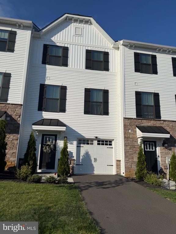 property at 3 Cinnamon Ln