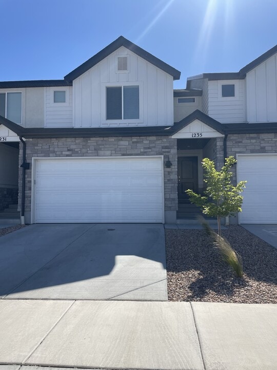 1235 S Thistle Dr in Santaquin, UT - Building Photo