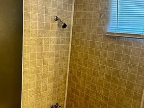 2621 Davison Rd in Flint, MI - Foto de edificio - Building Photo