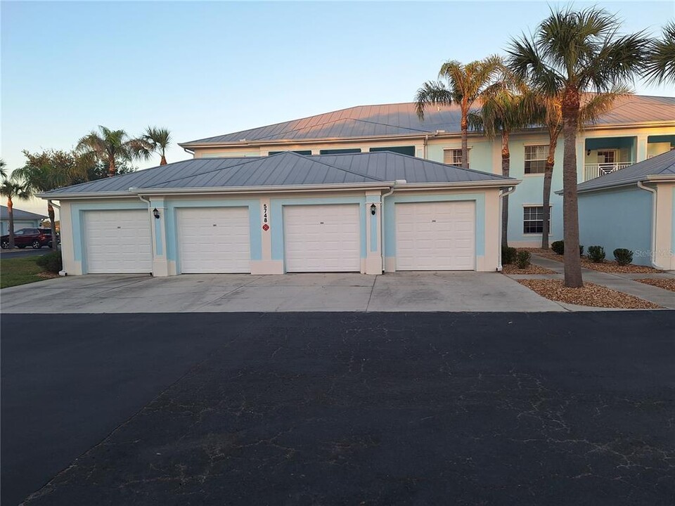 5748 Sabal Trace Dr in North Port, FL - Building Photo